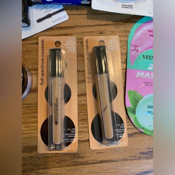 10 X COVERGIRL Wet Wild Makeup Bundle LOT Concealer Foundation Powder Lip Mascar - Picture 3 of 9